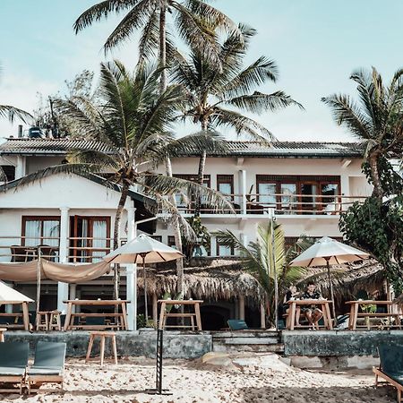 Amaroo Hikkaduwa Hotel Bagian luar foto