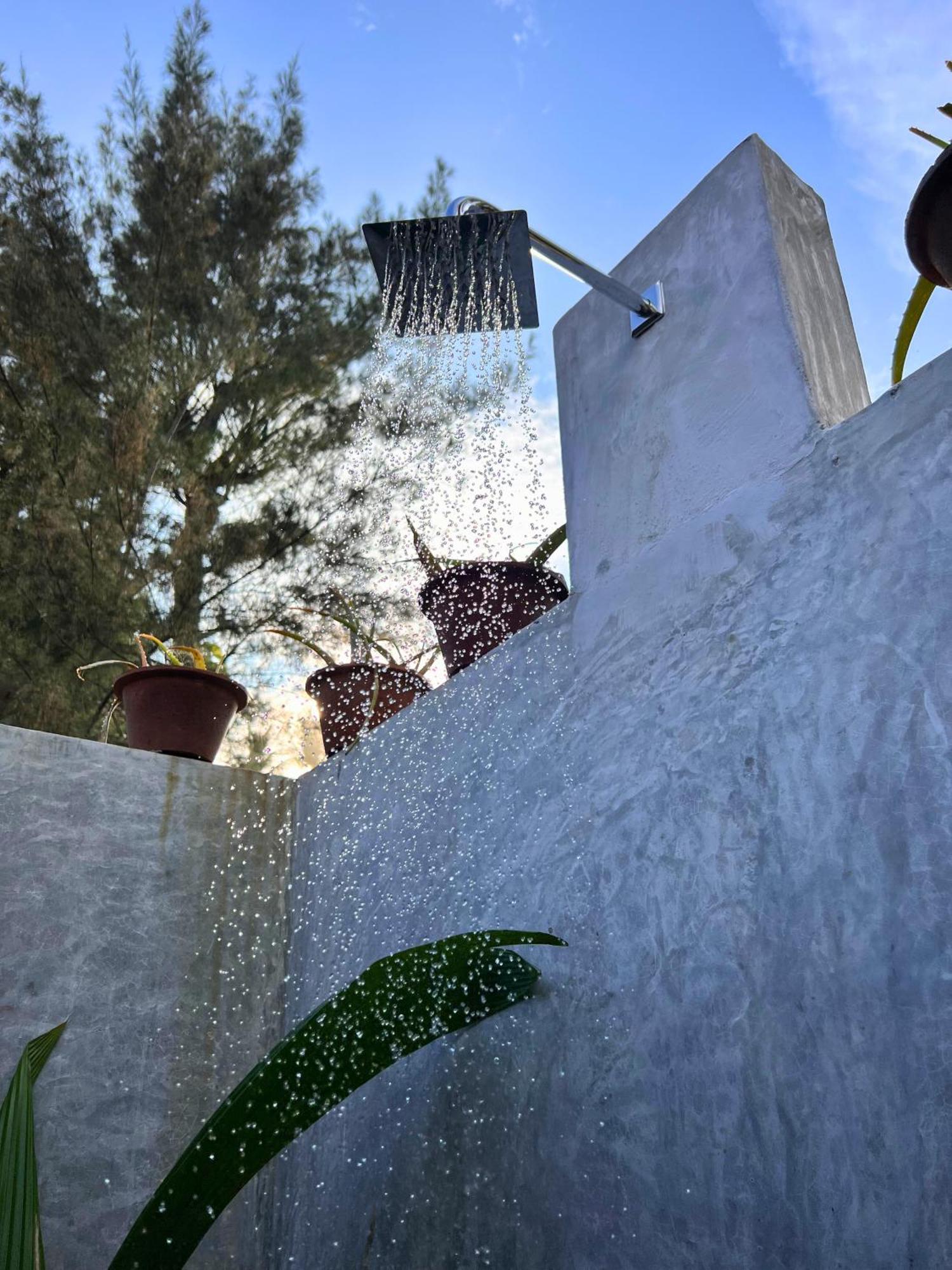 Amaroo Hikkaduwa Hotel Bagian luar foto